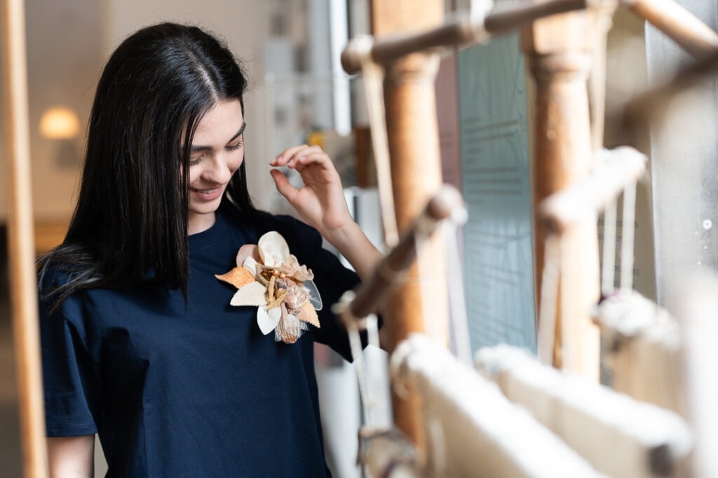 Spilla Fiore - Ilaria Creazione Cappelli - immagine 8