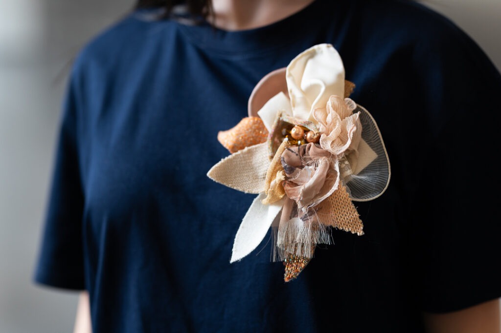 Spilla Fiore - Ilaria Creazione Cappelli - immagine 9