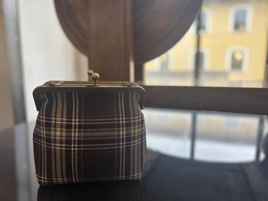 Borsa in tessuto - Intreccio di fili - immagine 2