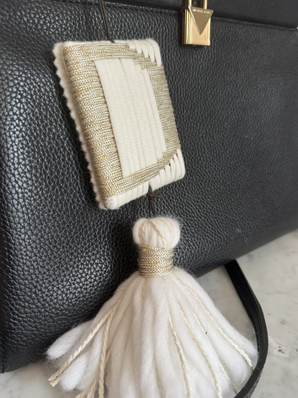 Tassel with customizable letter - Image 2