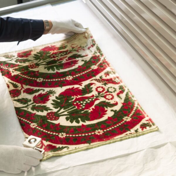 LO STUDIO DEI TESSUTI ANTICHI. Corso sulla metodologia per una corretta analisi tecnica